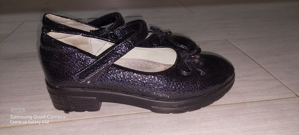 Продам кеды и школьные туфли на девочку