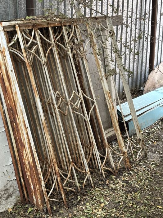 Продам железные решетки