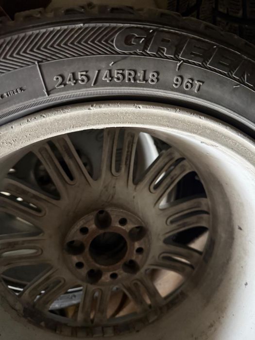 Шины зимние  18 с дисками в хорошем состоянии
