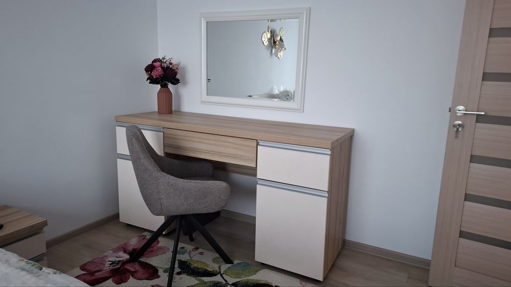 Inchiriez apartament cu 2 camere, bloc nou, zona Trivale 3, loc de  parcare inclus