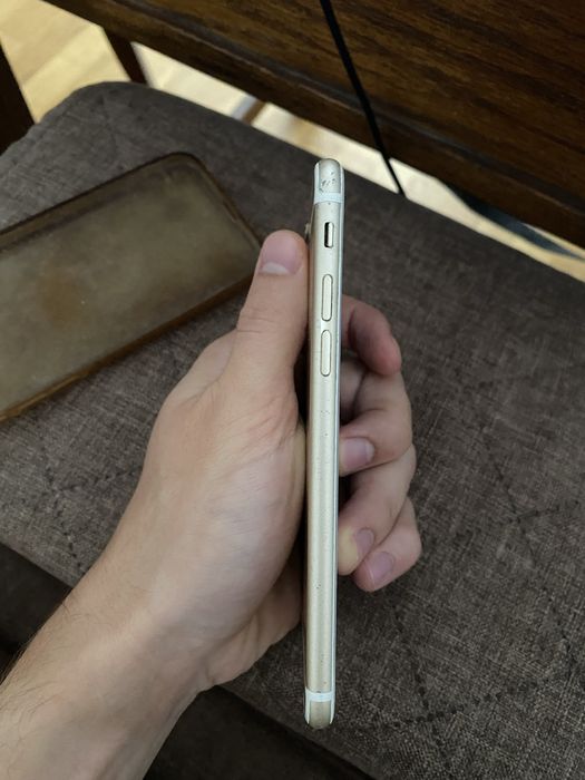 Продавам iPhone 6 в добро състояние.