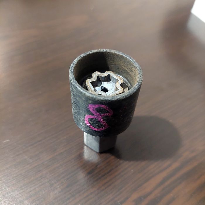 Секретен ключ за секретни болтове за Мерцедес