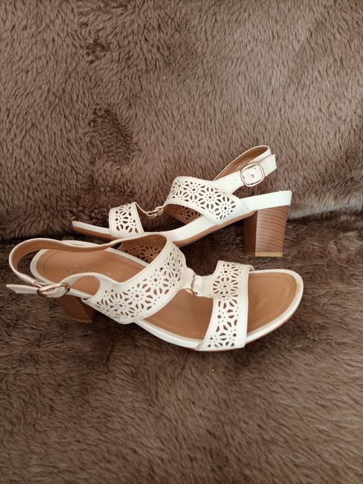 Босоножки женские