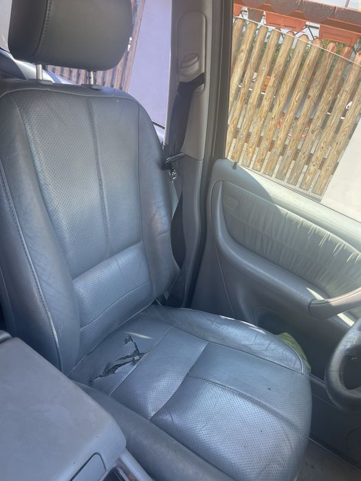 Мерцедес ML 270 facelift 2004 г за повече инф пишете или позвънете !!