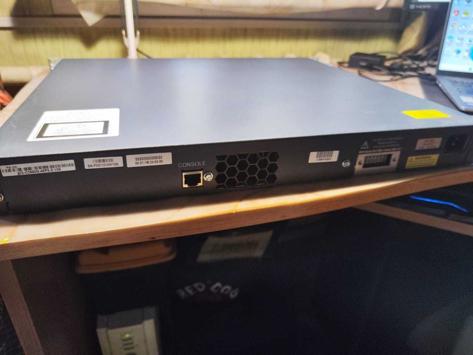 Cisco Catalyst 3560G — 48 портов Gigabit, PoE, Layer 3