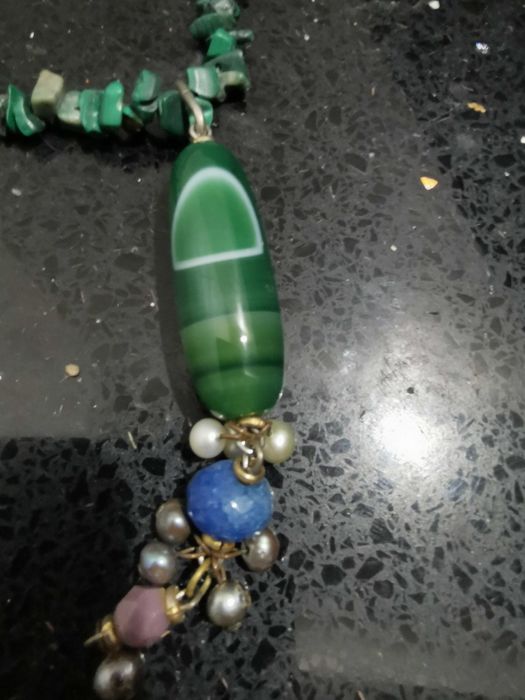Colier malachit cu  agat  verde albastru bicolor perle negre 45 cm