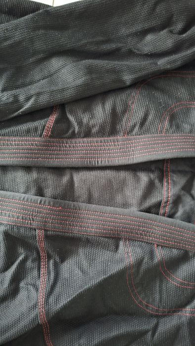 Продавам GI(кимоно) за бойни спортове (BJJ)