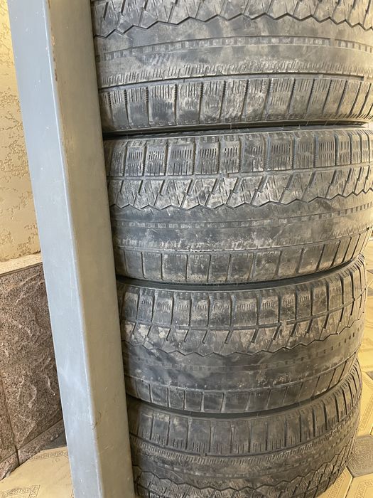 Зииние шины 235-45/18 комплект