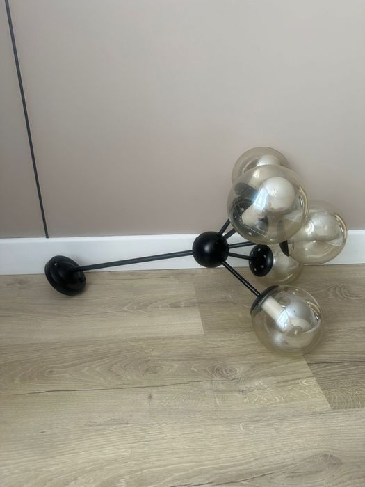 Продам люстру с лампочками