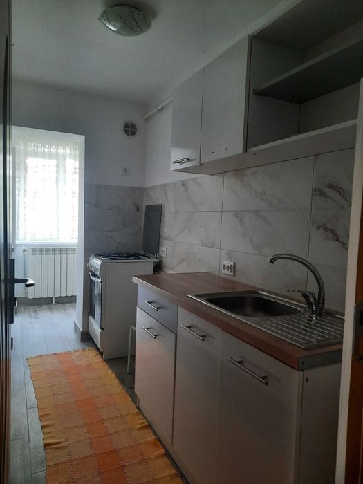 Închiriez garsoniera