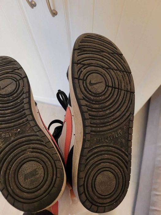 Детски есенни обувки Nike за момиче - номер 36.5-37. Цена 46лв