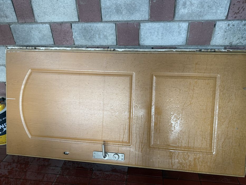 Продам металлическую дверь
