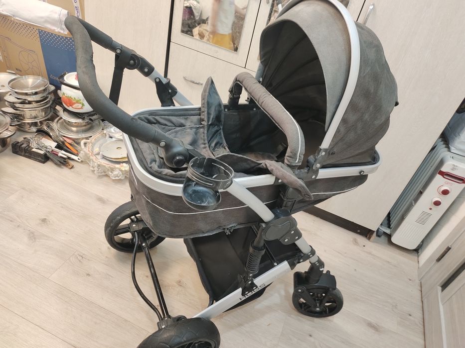 Продается коляска фирмы Hugs