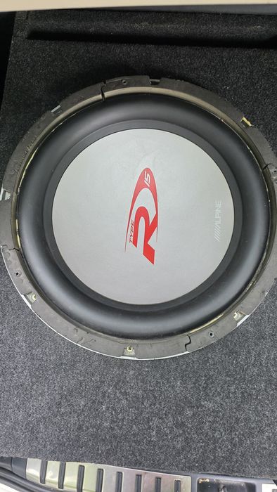 Бас каса Alpine 15 Type R 1500W с усилвател 3000W и контрол