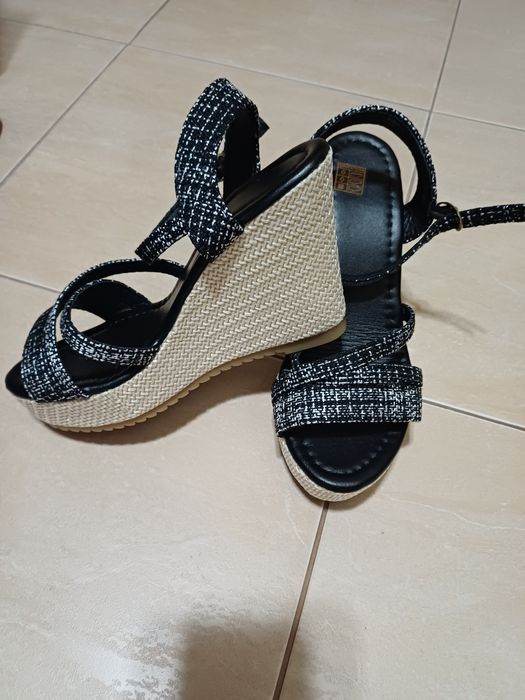 Дамски сандали на платформа