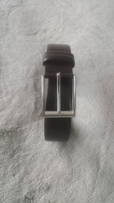 Curea piele maro, nouă, gală.