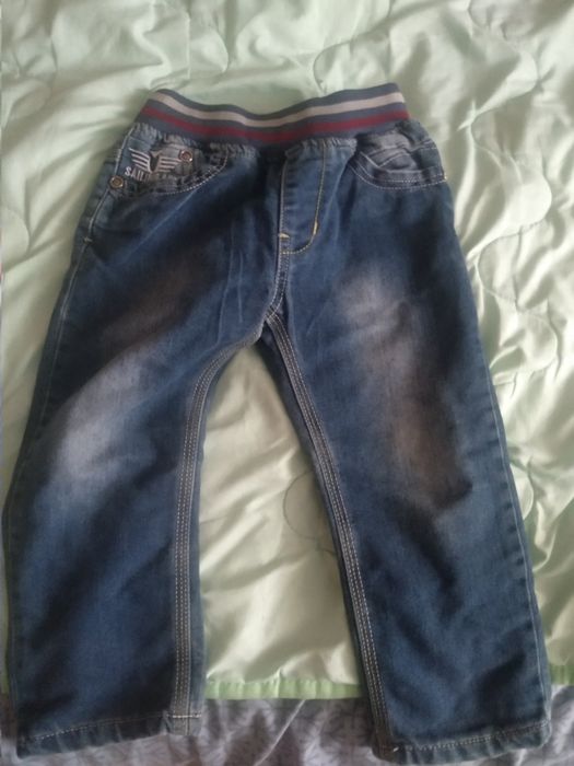 Продам детские джинсы