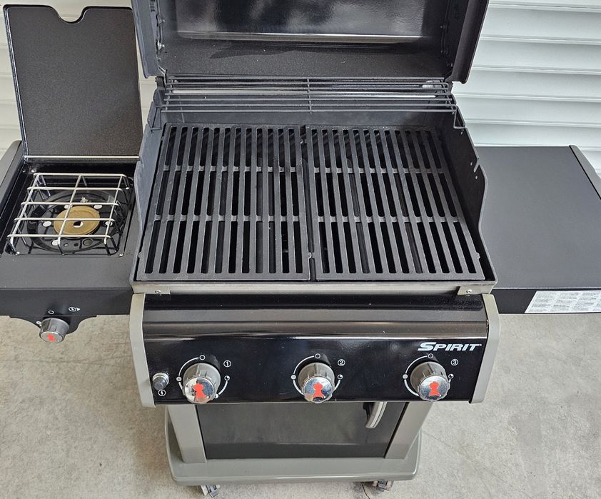 Газово барбекю WEBER