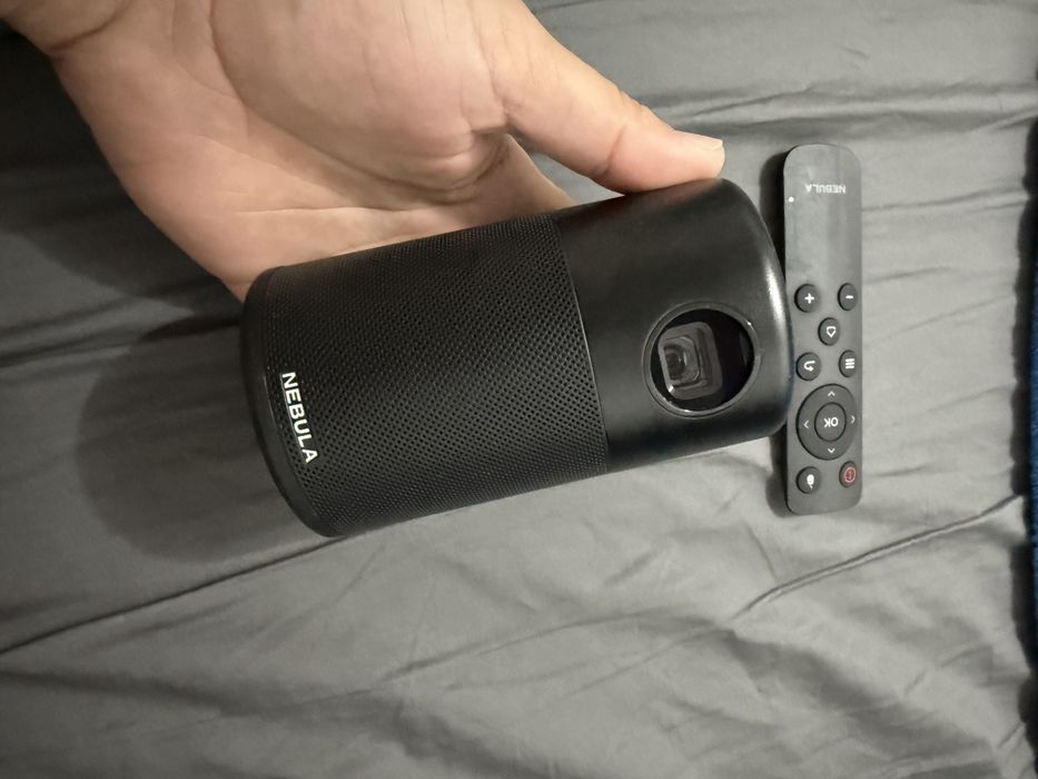 Mini videoproiector Anker Full HD portabil