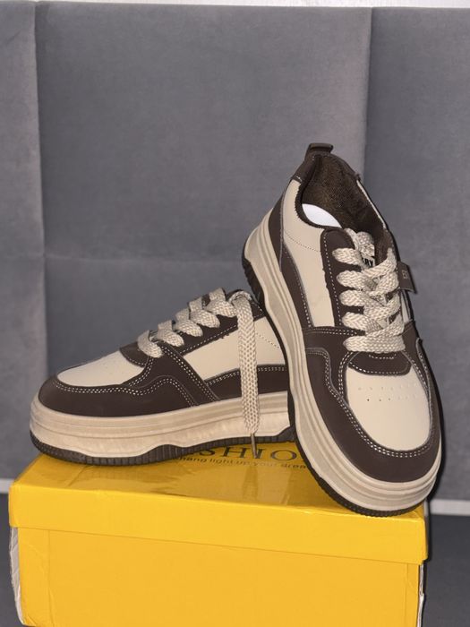 Кросовки новые Весенние