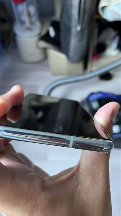 Продам смартфон самаунг с20FE samsung S20FE