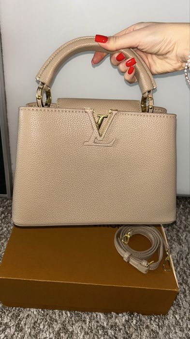 Geanta Louis Vuitton Capucines piele naturala pe stoc