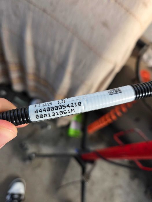 AdBlue маркуч с датчик за Audi/VW/Skoda - 80A131961A (frontD)