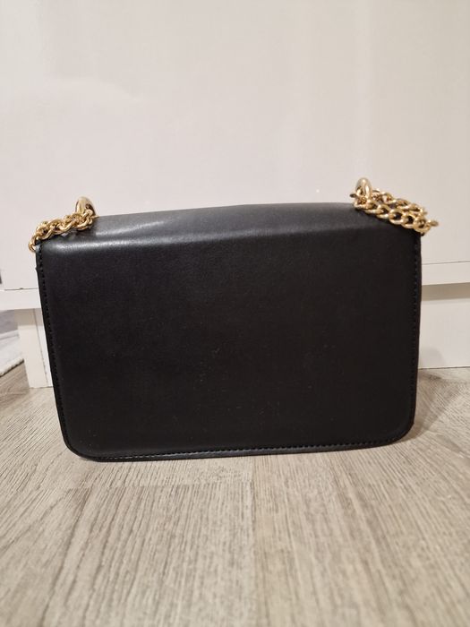 Чанта тип D&G...
В 18см
Ш 26.5см
Д 8см
Дължина на дръжка 6