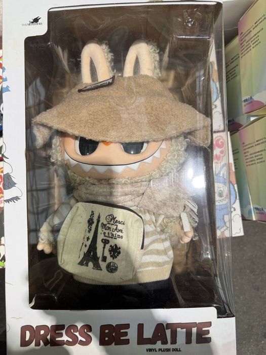 Big labubu.     Голямо лабубу 40 см.