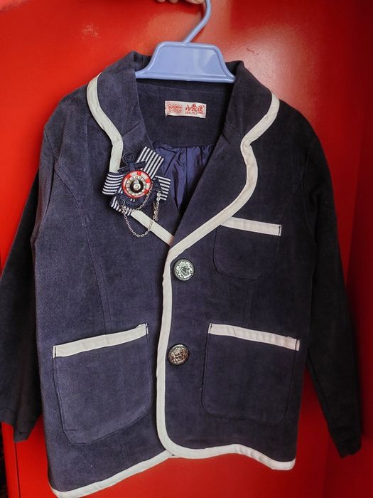 Oʻgʻil bolalar uchun maryak koʻrinishida sifatli va modniy kastyum.