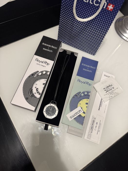 Audemars x Swatch AP Royal Pop -  Huit Blanc Ocho Negro Налични