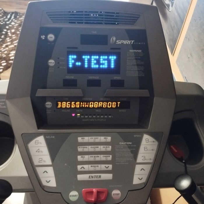 Бягаща пътека Spirit Ст800