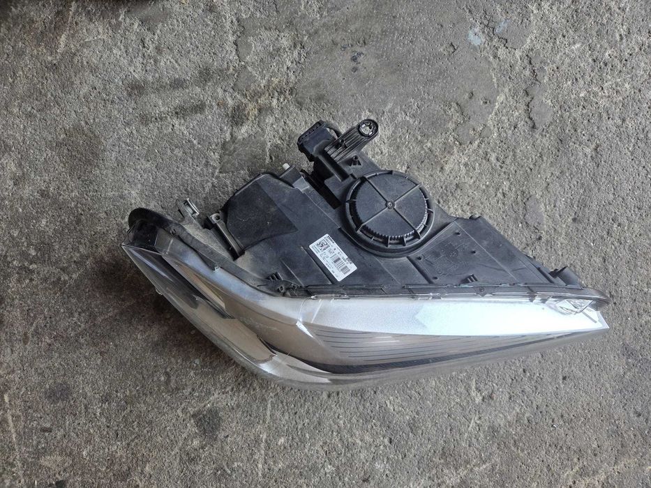 Far faruri stanga dreapta halogen original BMW X1 F48 cod 7346536 7346535