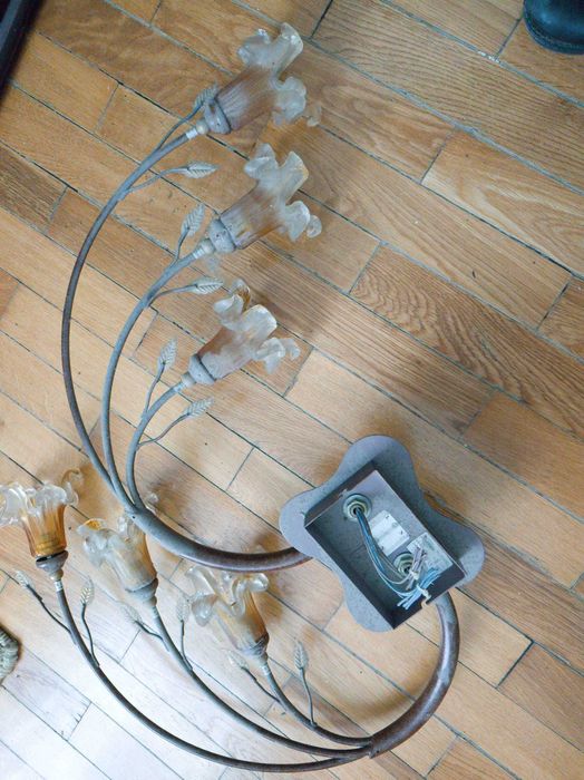 Vand lustra 6 brate+ceasuri de perete+ alte obiecte