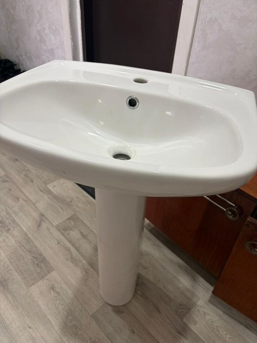 Умывальник с подставкой продам