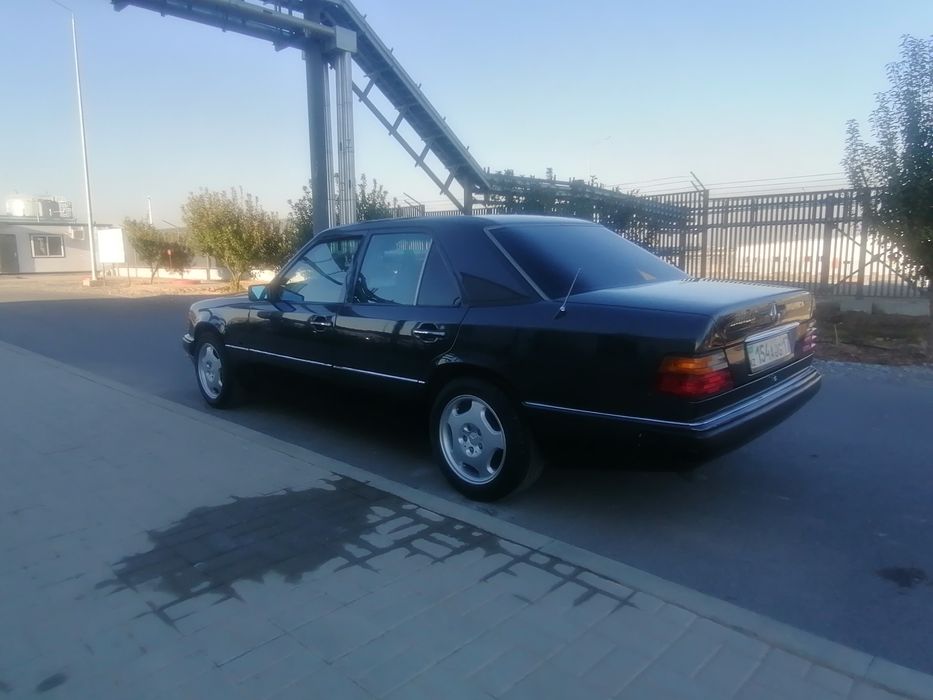 Мерседес 124 е 200