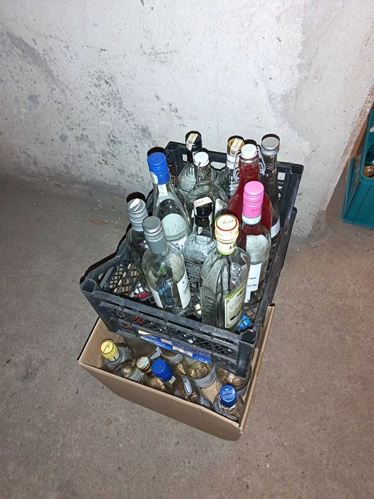 Стъклени бутилки с винтови капачки