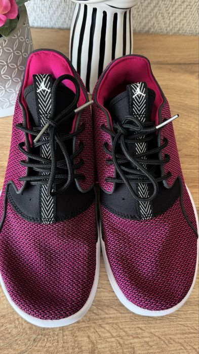 Нови дамски маратонки Air Jordan номер 37.5