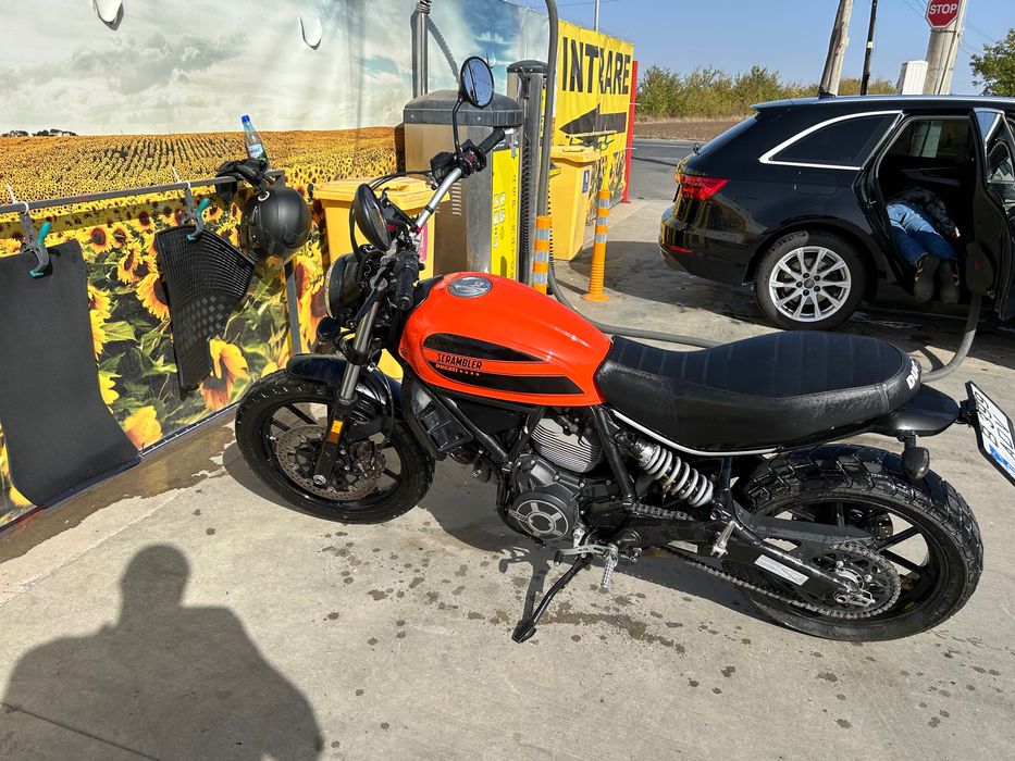 Ducati Scrambler sixty2