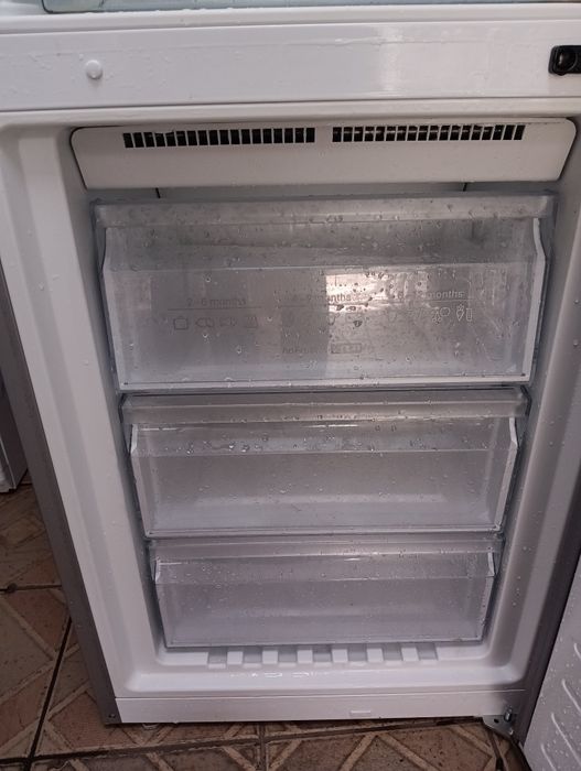 Иноксов комбиниран хладилник с фризе Siemens No Frost A+++ 2г.Гаранция