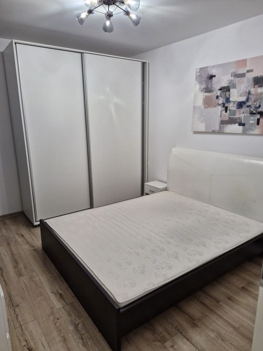 De inchiriat apartament cu 3 camere pe Aradului