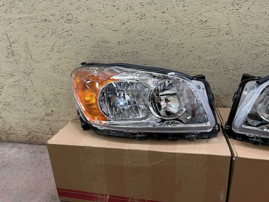 Фара на Toyota Rav4 2009- / Рав4 2012