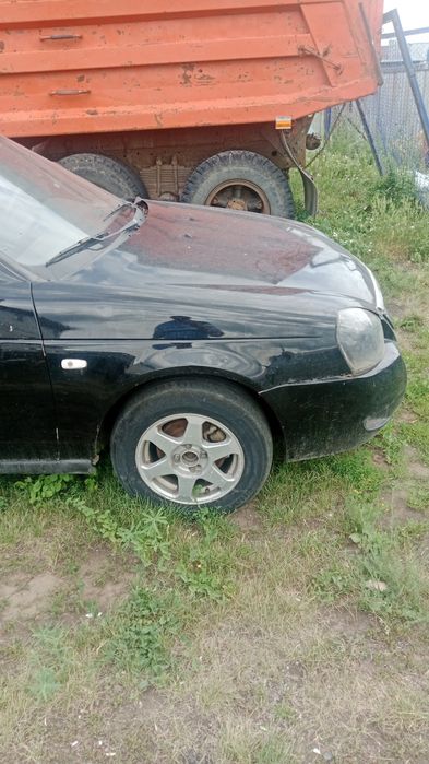 Продам Приора универсал по запчастям