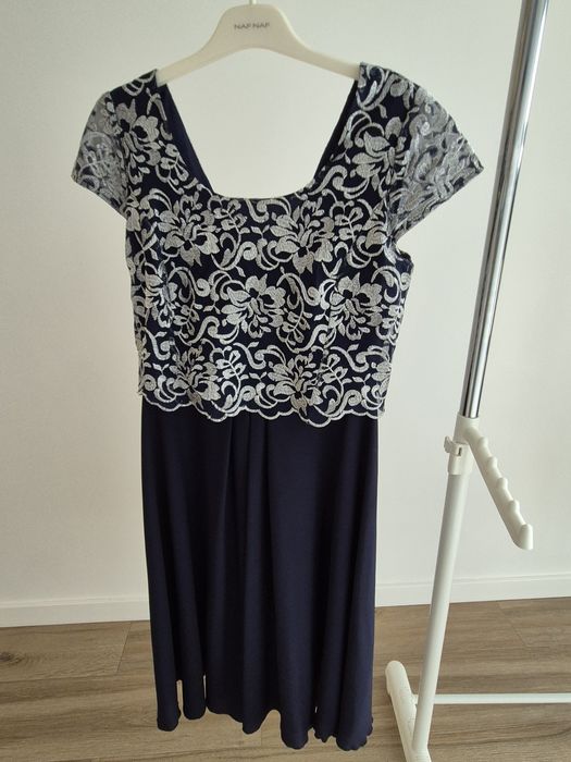 Rochie de ocazie bleumarin  cu aplicații argintii impecabila mărime M/