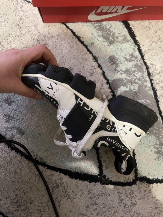 Givenchy  Chain  Reaction – Originali 100%