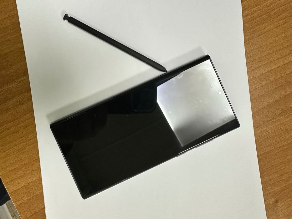 Vând Samsung Galaxy S22 Ultra, în stare excelentă.