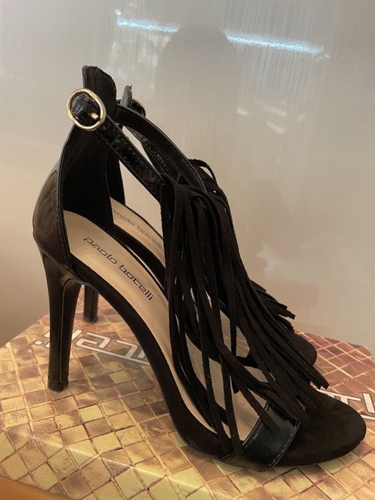 Обувки на ток с ресни