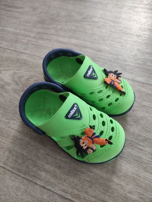 Продам детскую обувь