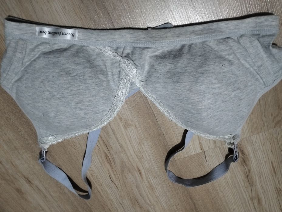 Молокоотсос и бюстгальтер для кормления