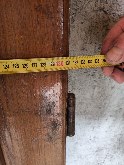 Ușă din lemn masiv